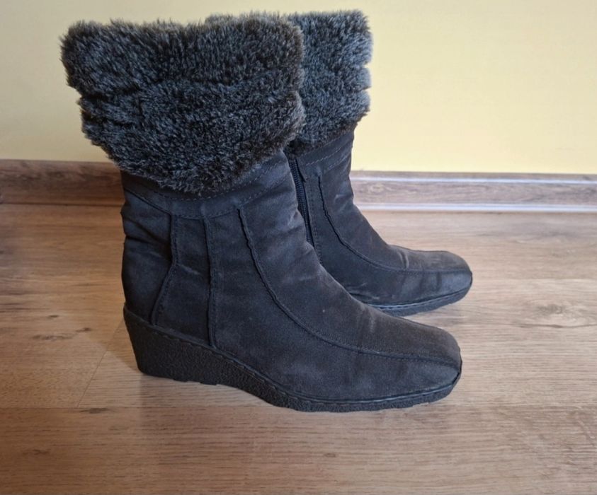 Brązowe czekoladowe botki na koturnie z futerkiem 38