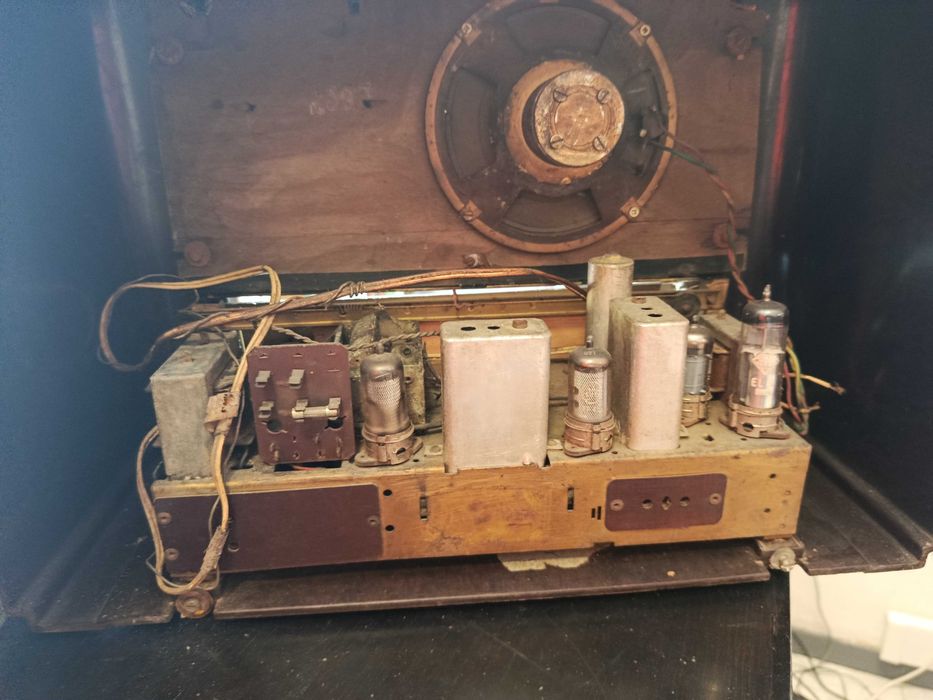 Radio Grundig antigo