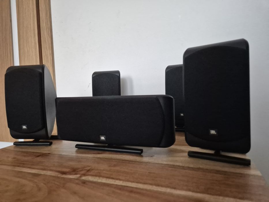 Zestaw kolumn głośnikowych JBL SCS200 do kina domowego