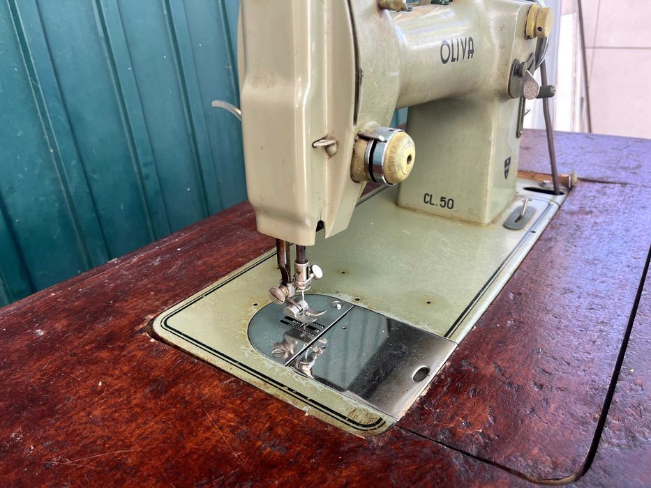 Máquina de Costura OLIVA CL50 – Vintage, Operacional