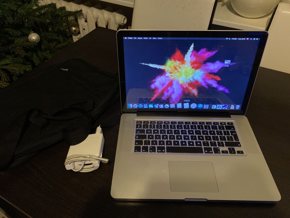 MacBook Pro 15 cali I7 Ssd 250 GB