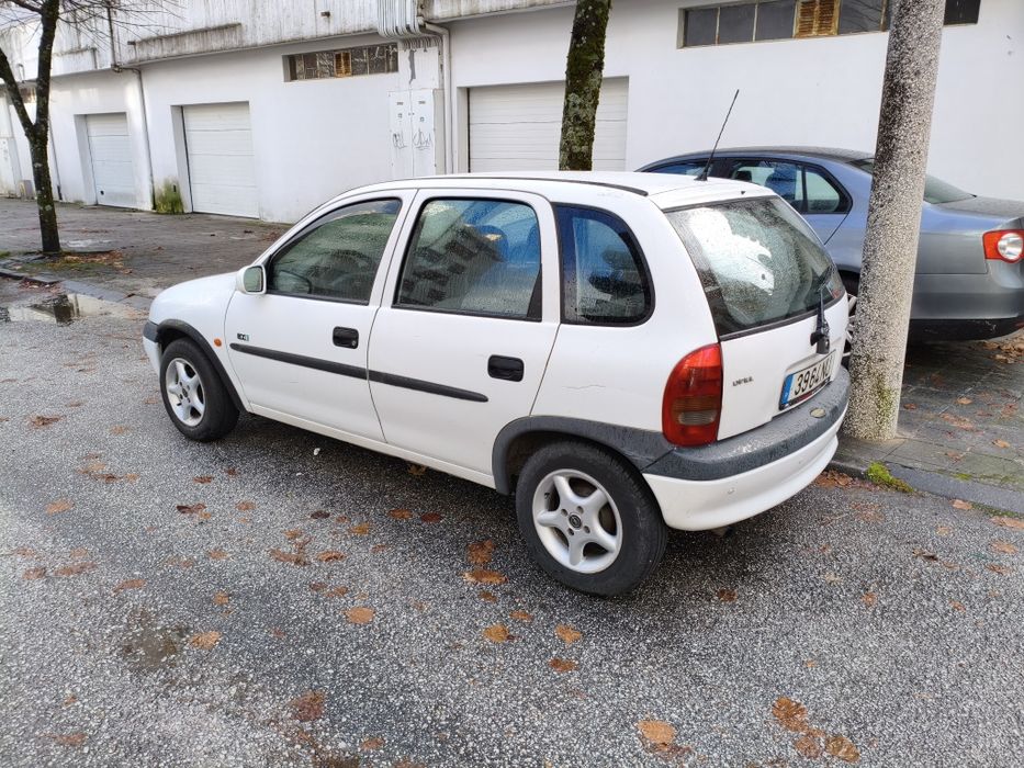Opel Corsa B 4 portas