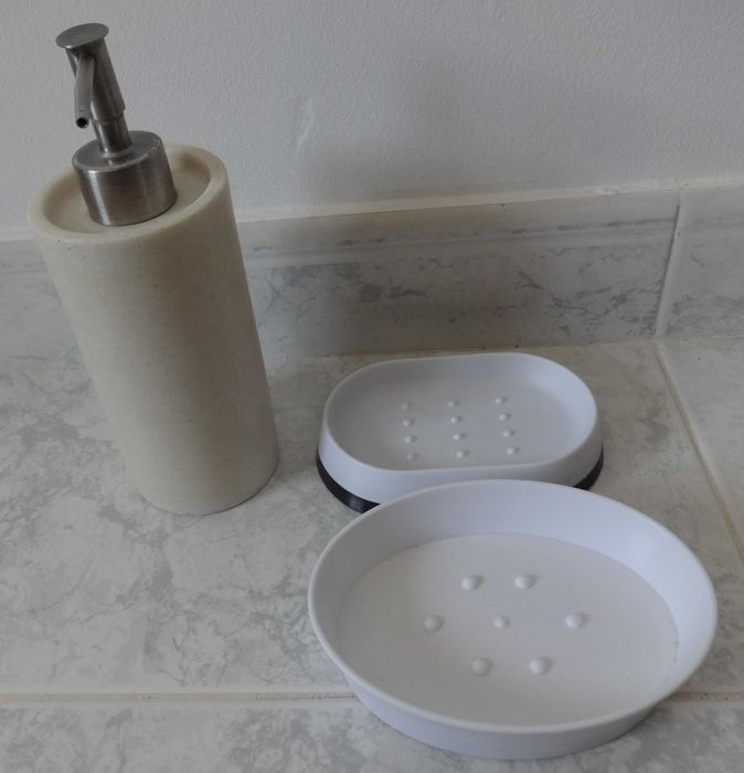 Doseador de mãos e saboneteiras