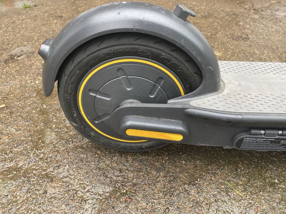 Продам електросамокат ninebot by Segway max G30 (40.30.0000.00)