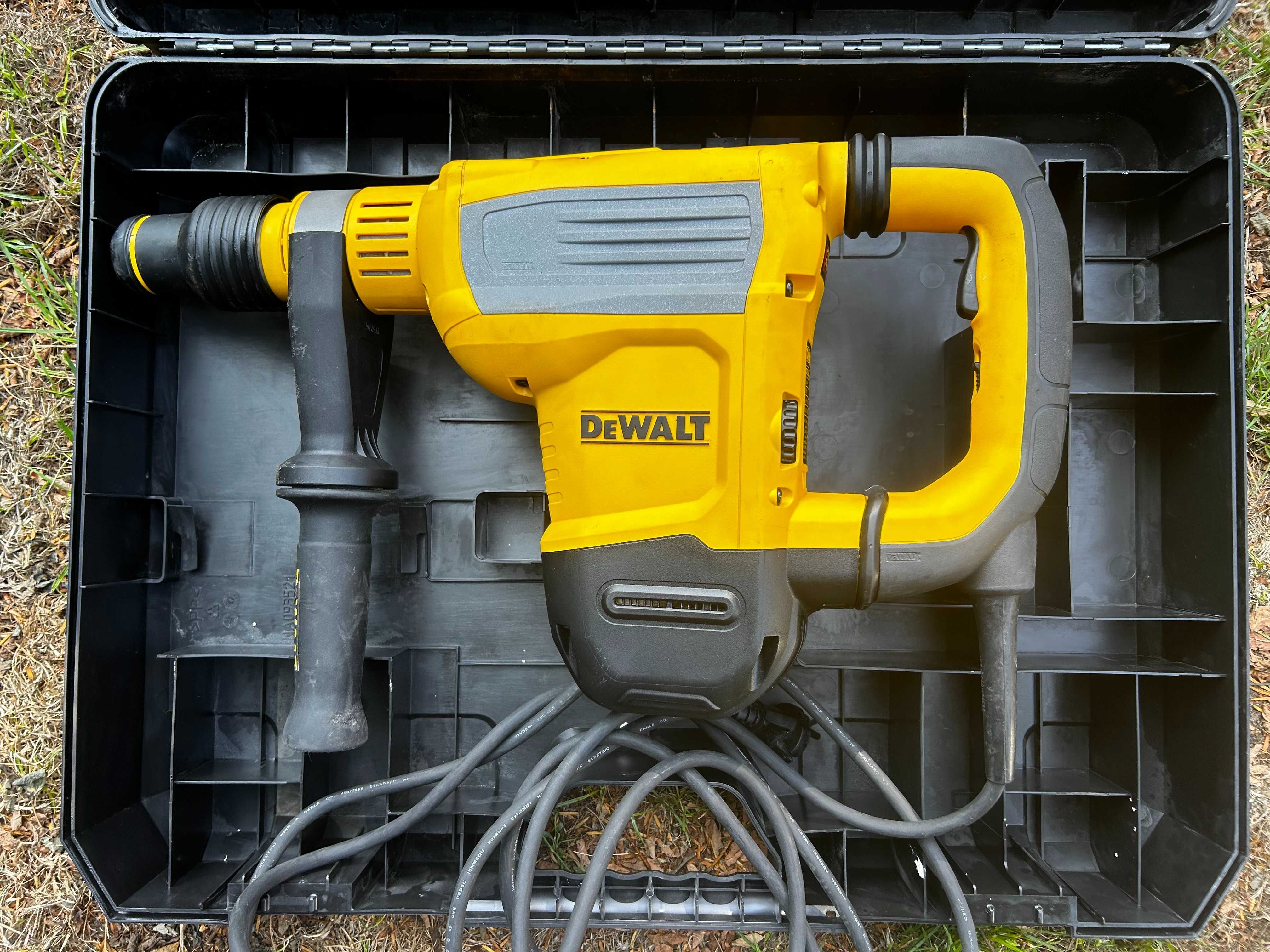 Młot DeWalt 2024