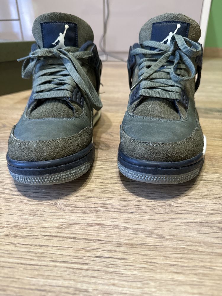 Air Jordan 4 olive