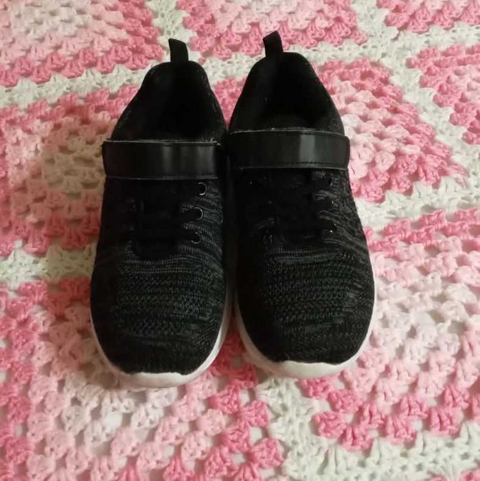 Кроссовки на мальчика (р. 32-33). Cостояние отличное!