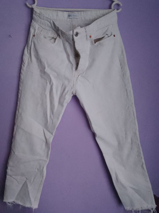 Kremowe spodnie Jeansy Zara XL zapinane na guziki