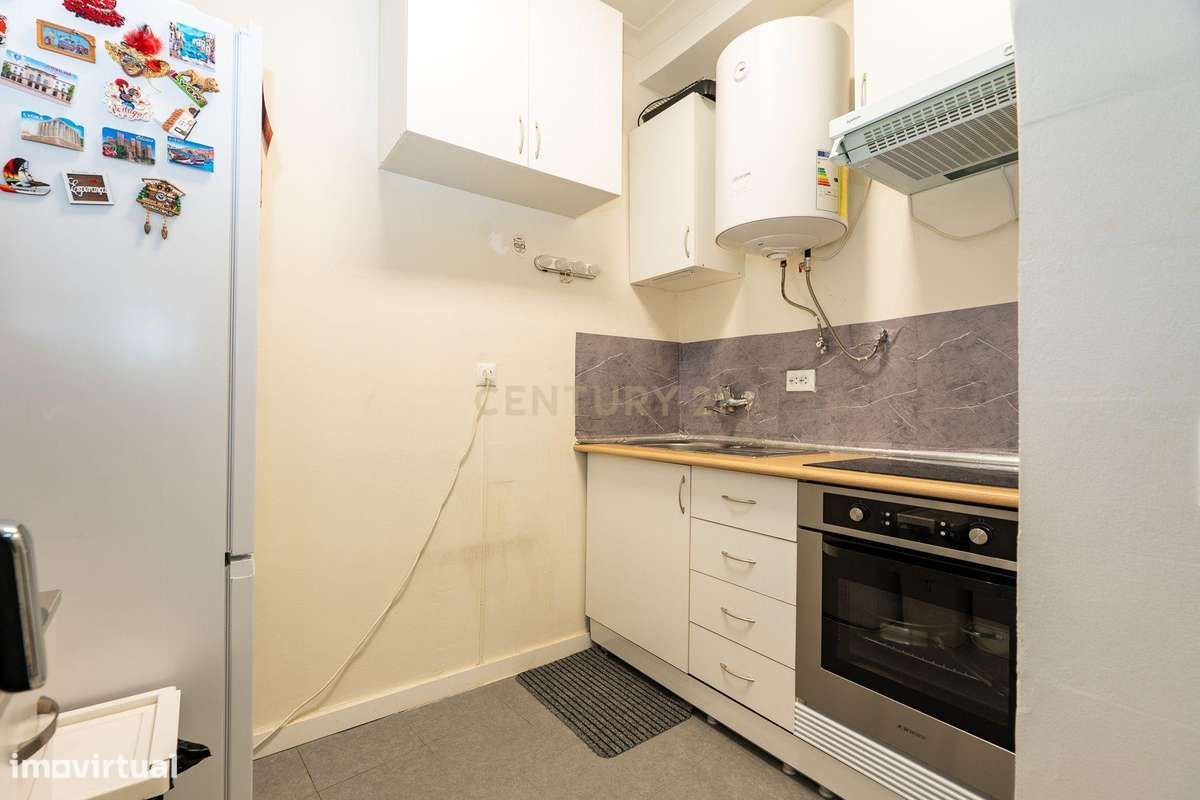 Apartamento T1 em Corroios com Luz Natural e Boa Localização