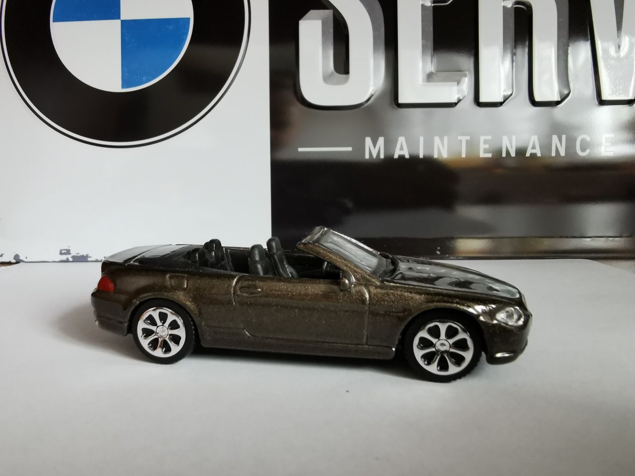 BMW 6 E64 Model burago 1/43