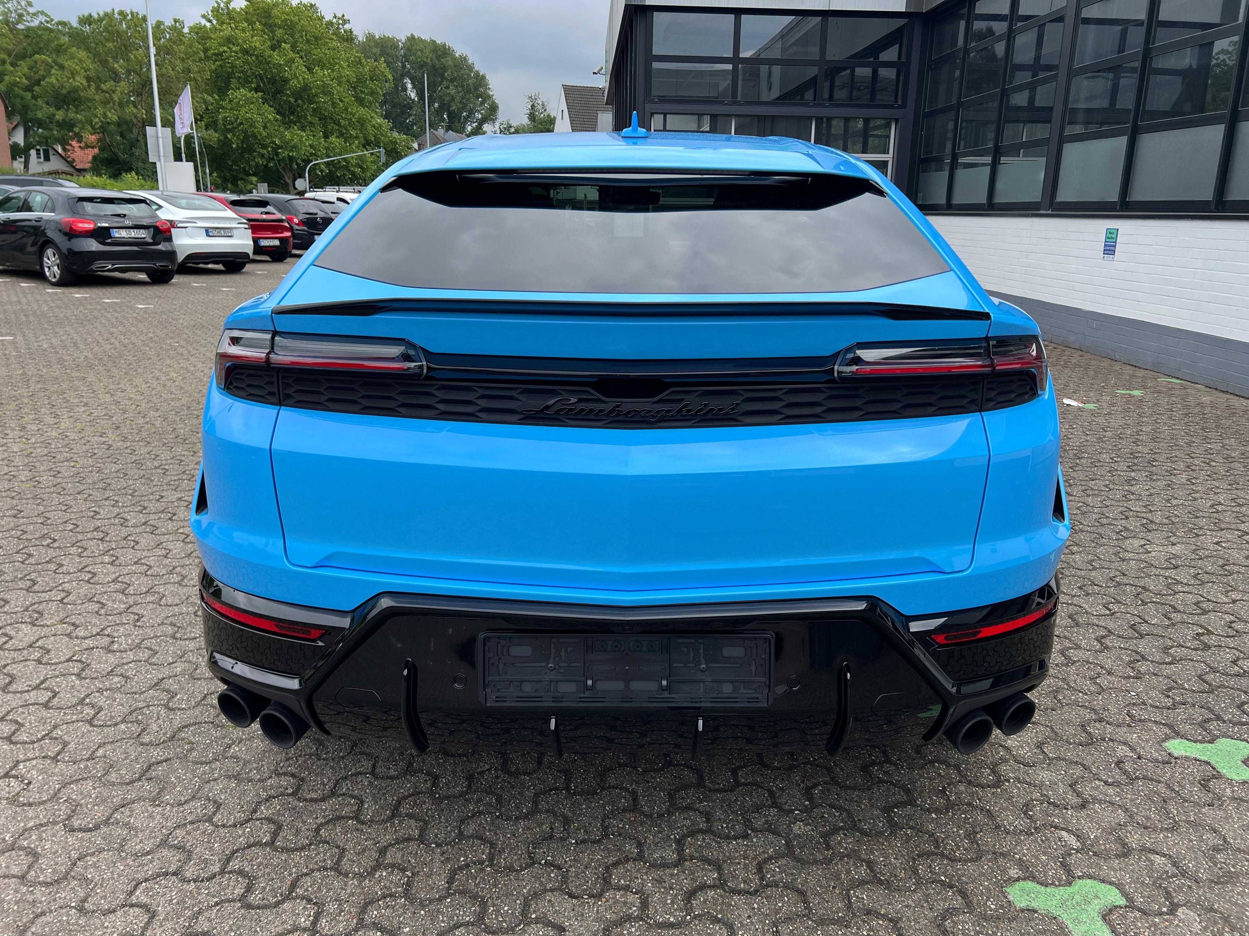 Lamborghini URUS SE 2025