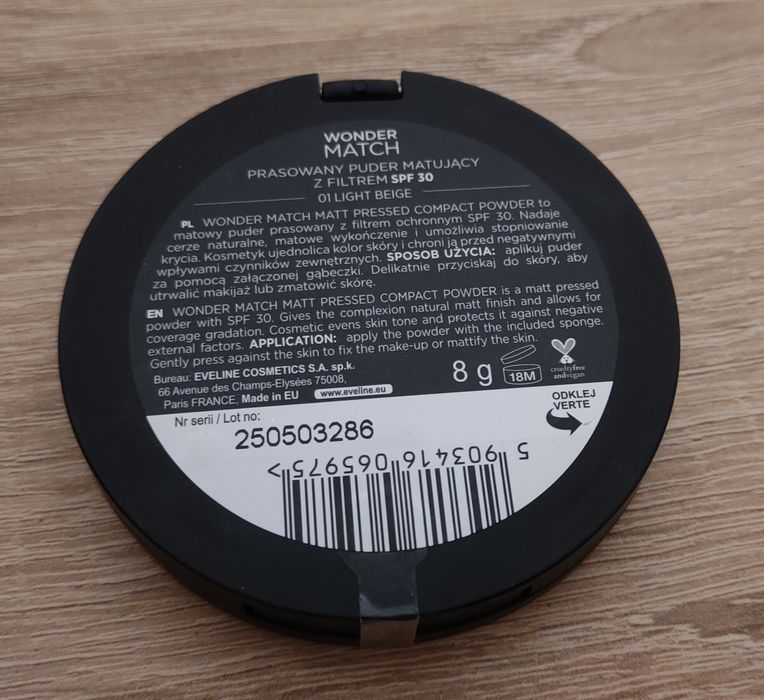 Puder prasowany Eveline Cosmetics z SPF 30