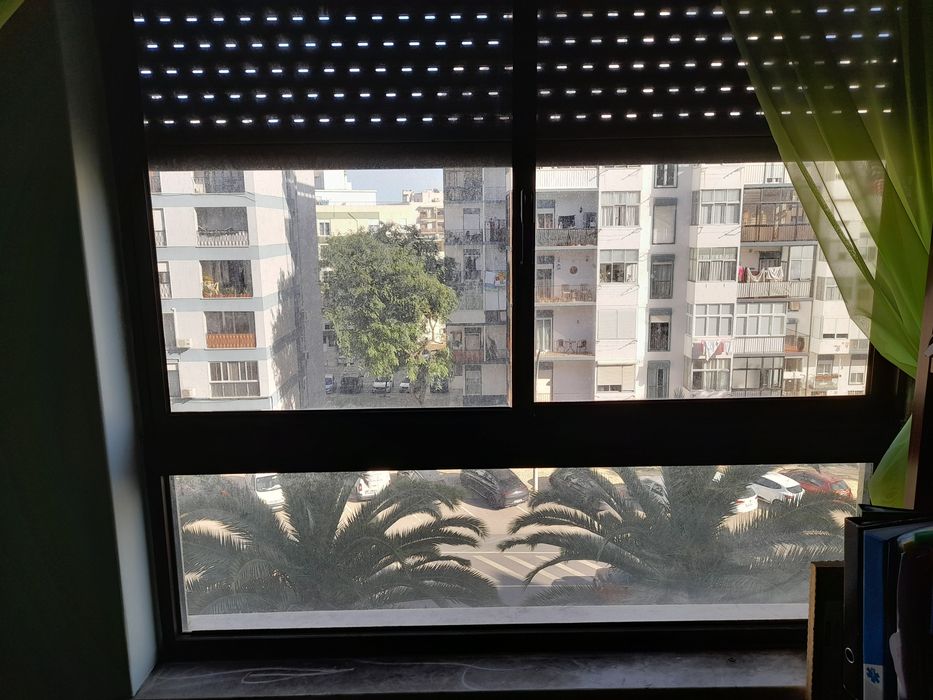 Vendo janelas alumínio bronze c vidros fumados cremes