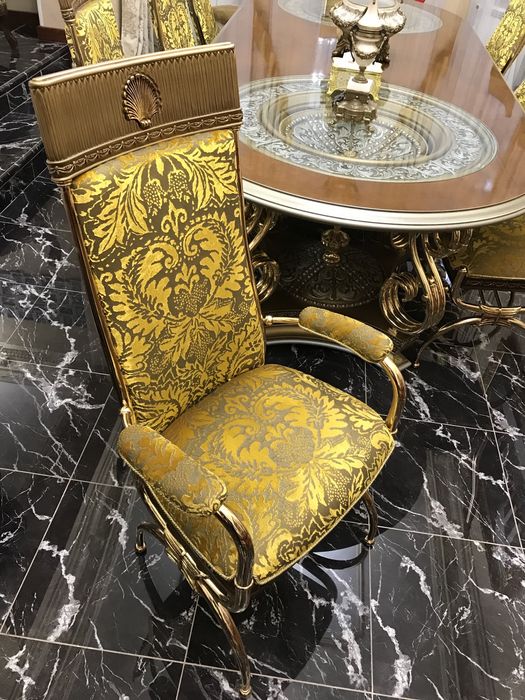 Стіл кухотий з кріслами