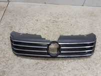 GRILL ATRAPA VW PASSAT B7 3AA853651G