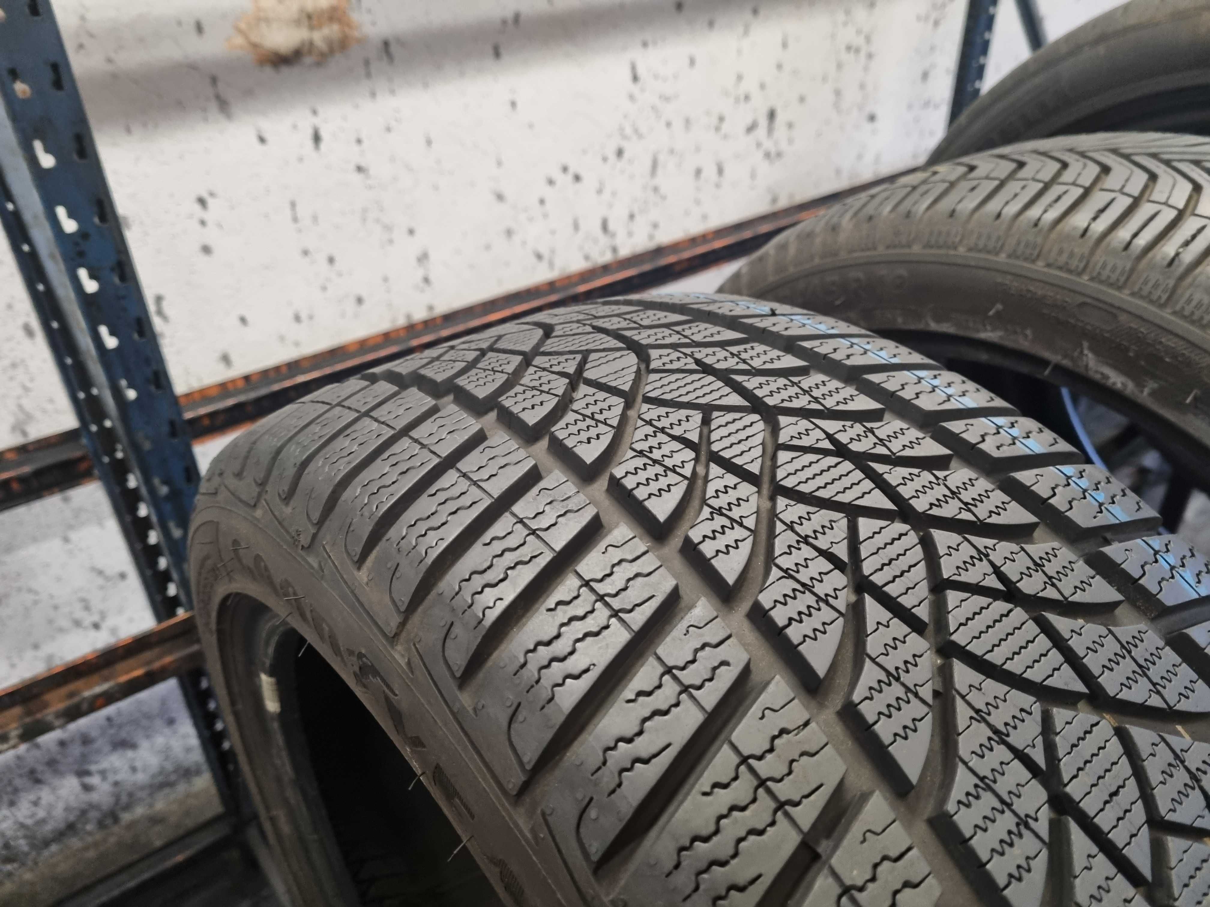 245/40/18 97V Goodyear Ultra Grip Preformance Gen-1 AO Dot.3522R