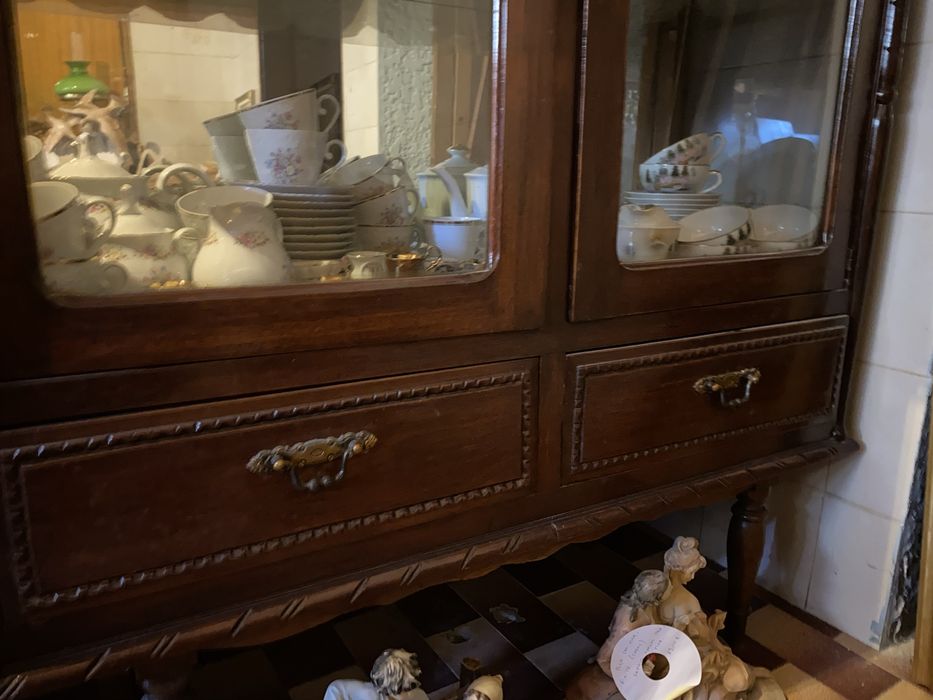 Vitrine Antiga em Madeira Maciça