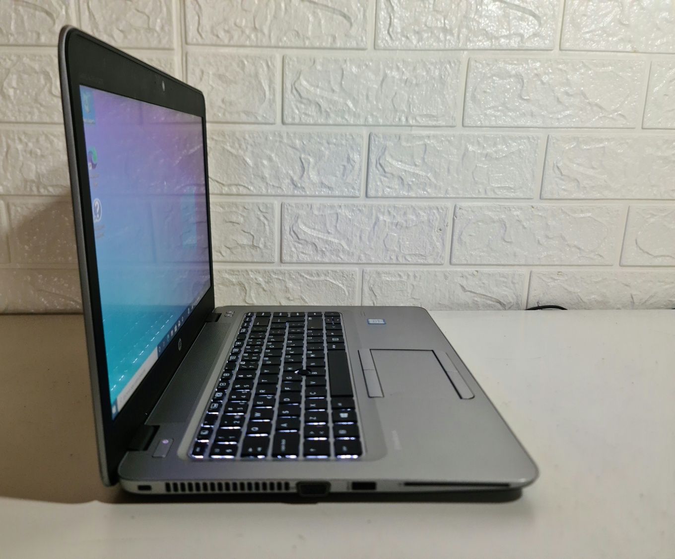 HP Elitebook 840 G3 i5/ 256GB SSD/ 8GB RAM como novo