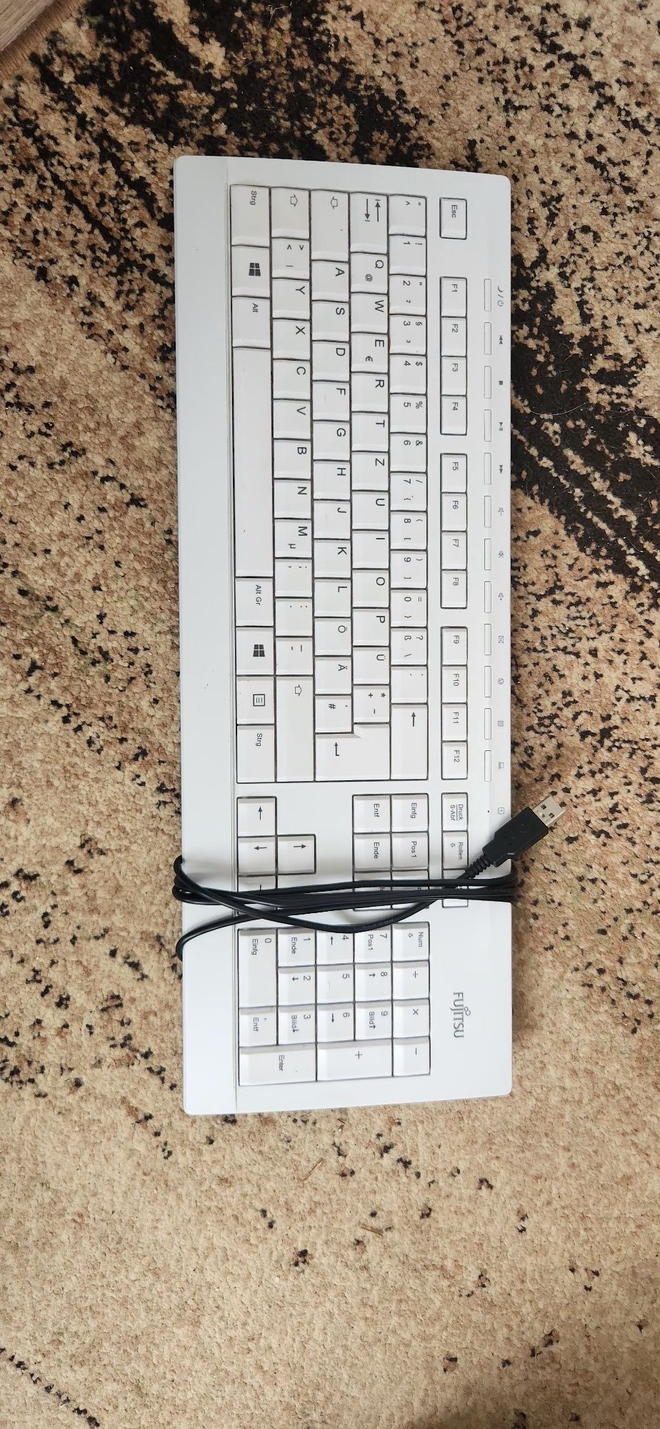 Komputer biurowy + monitor + całe okablowanie