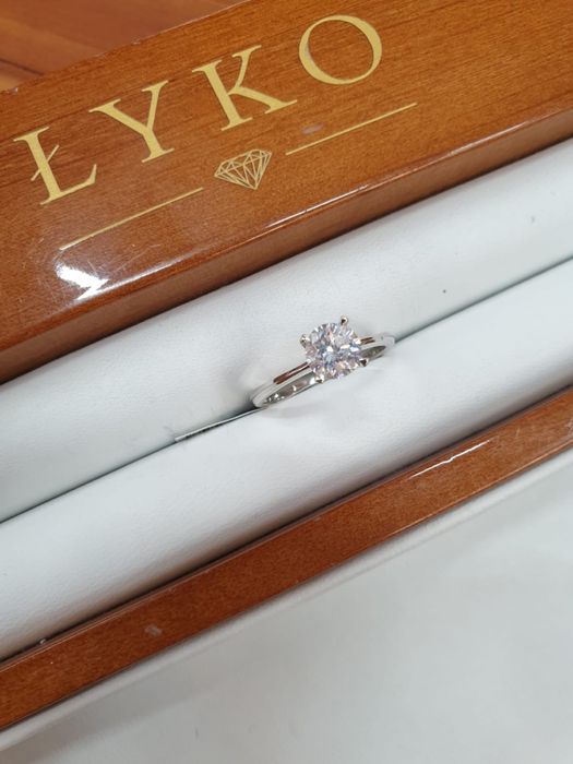 Pierscionek zareczynowy z Diamentem Brylantem 1ct, Biale zloto Tiffany