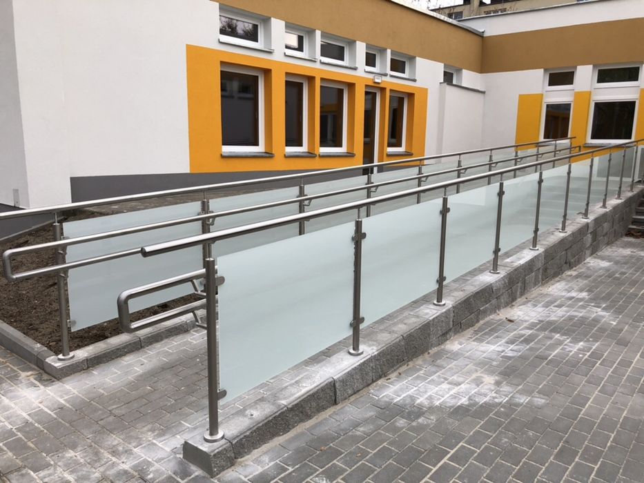 Balustrada ze stali nierdzewnej wraz z montażem wiaty zadaszenia