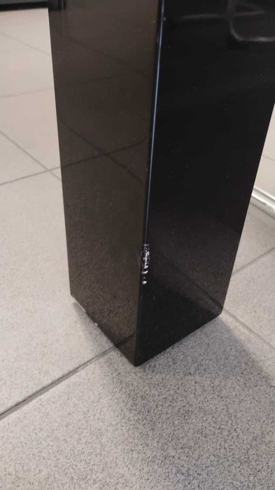 Stół z mikroportem + 6 krzeseł skóra