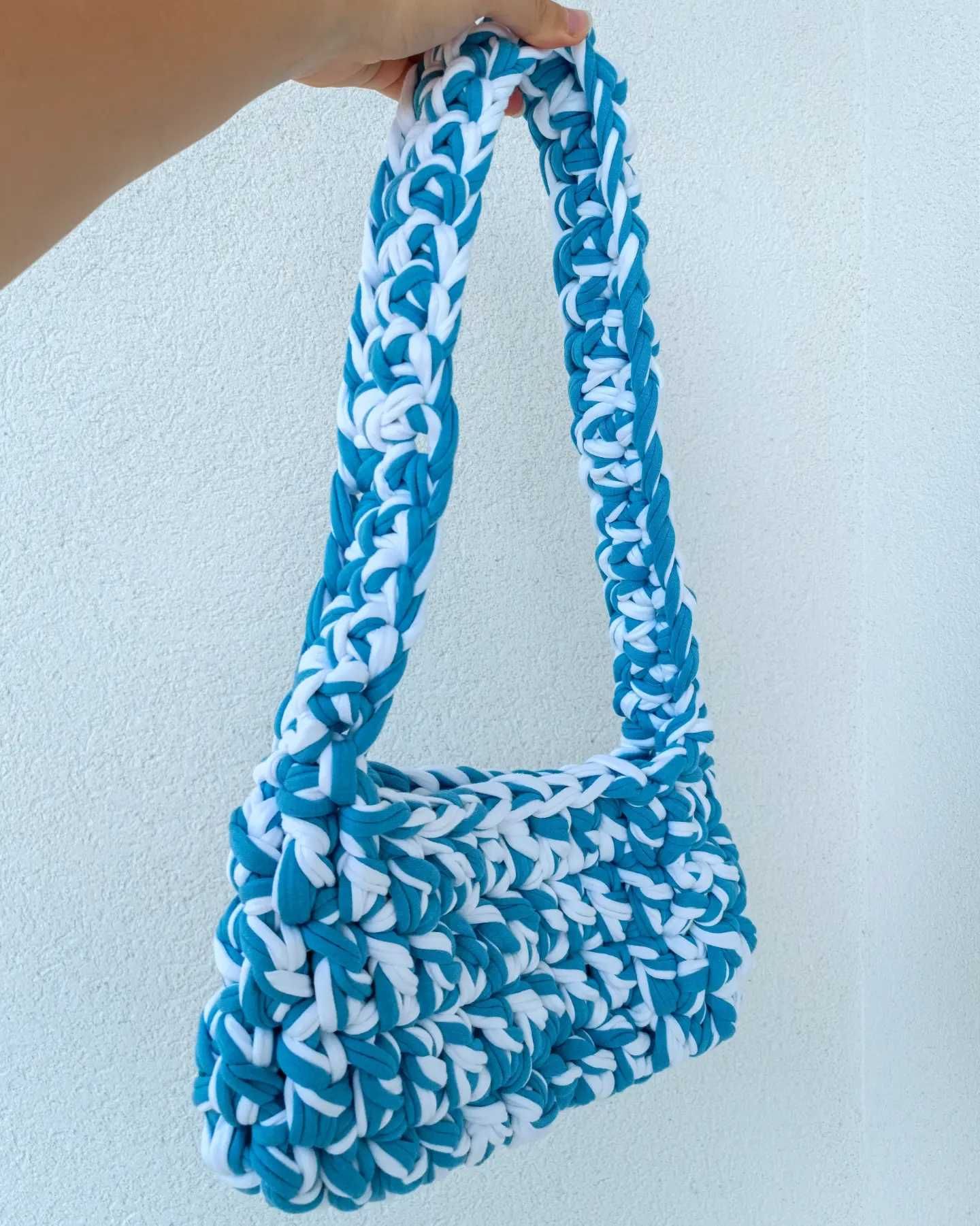 Bolsa em crochet feita à mão