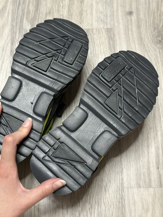 Дитячі  кросівки