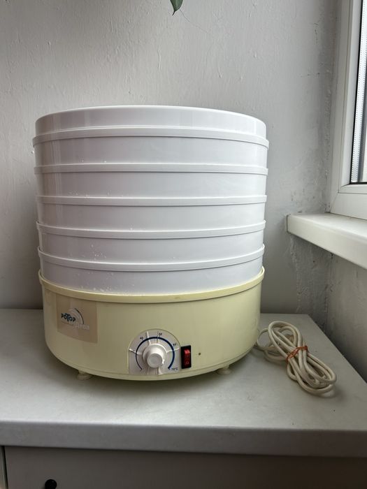 Електросушарка для овочів і фруктів