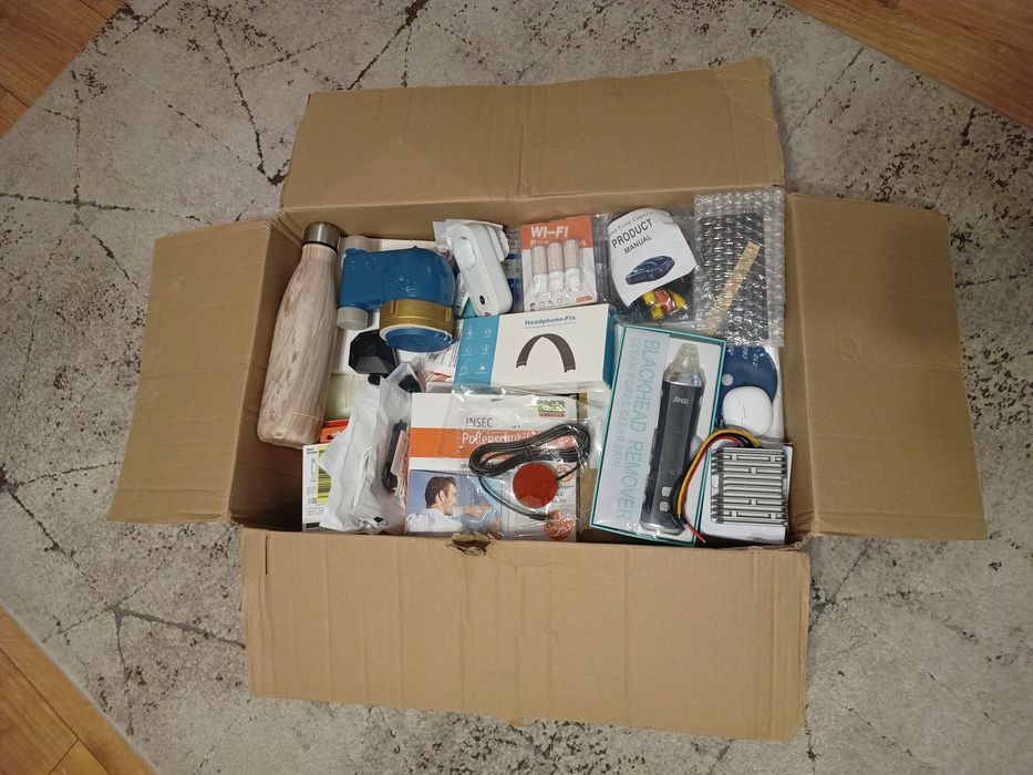 Karton mix elektroniki i różnych akcesorii