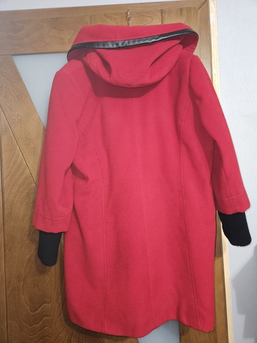 Czerwony płaszcz zimowy elegancki