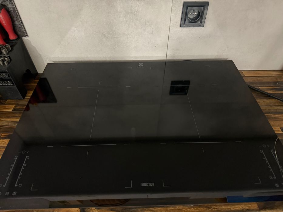 Płyta indukcyjna uszkodzona płyta szklana