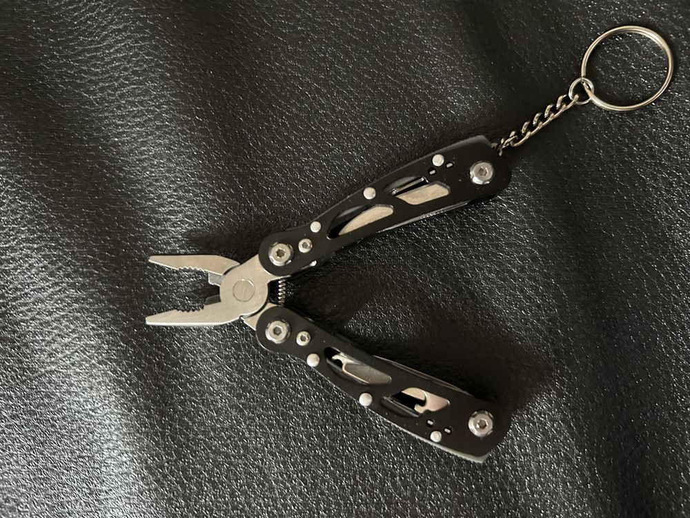 Multitool czarno srebrny Nowy