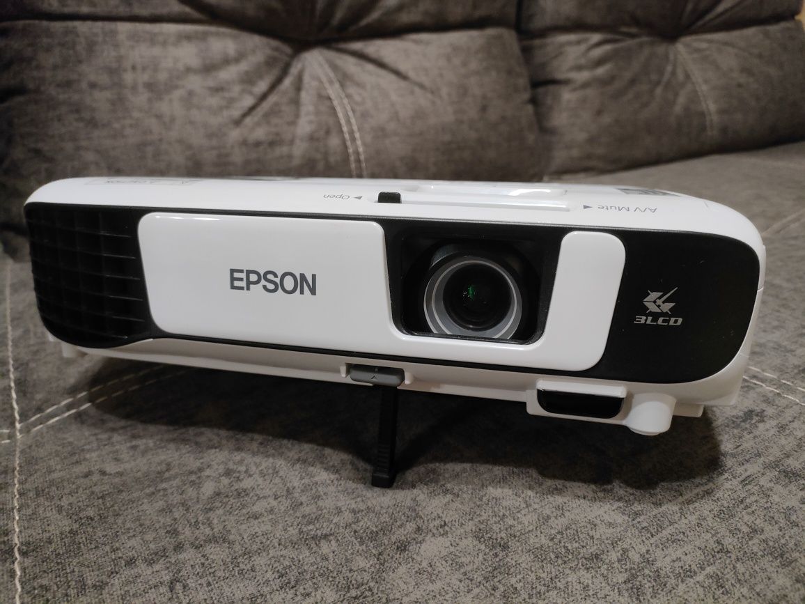 Проектор Epson EB-W41 продам