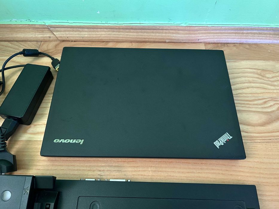 Laptop Lenovo ThinkPad X240, i5, SSD 250GB, 8GB RAM ,2 baterie, stacja