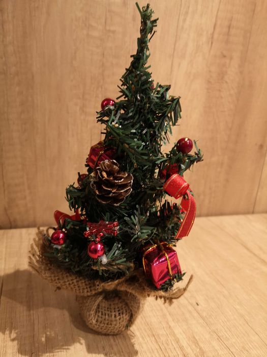 Choinka sztuczna zielona z ozdobami 21 cm - Poznań