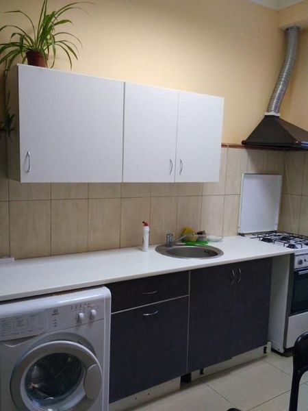 СНЯТЬ Комната с парковкой с душем посуточно в Киеве,недорого