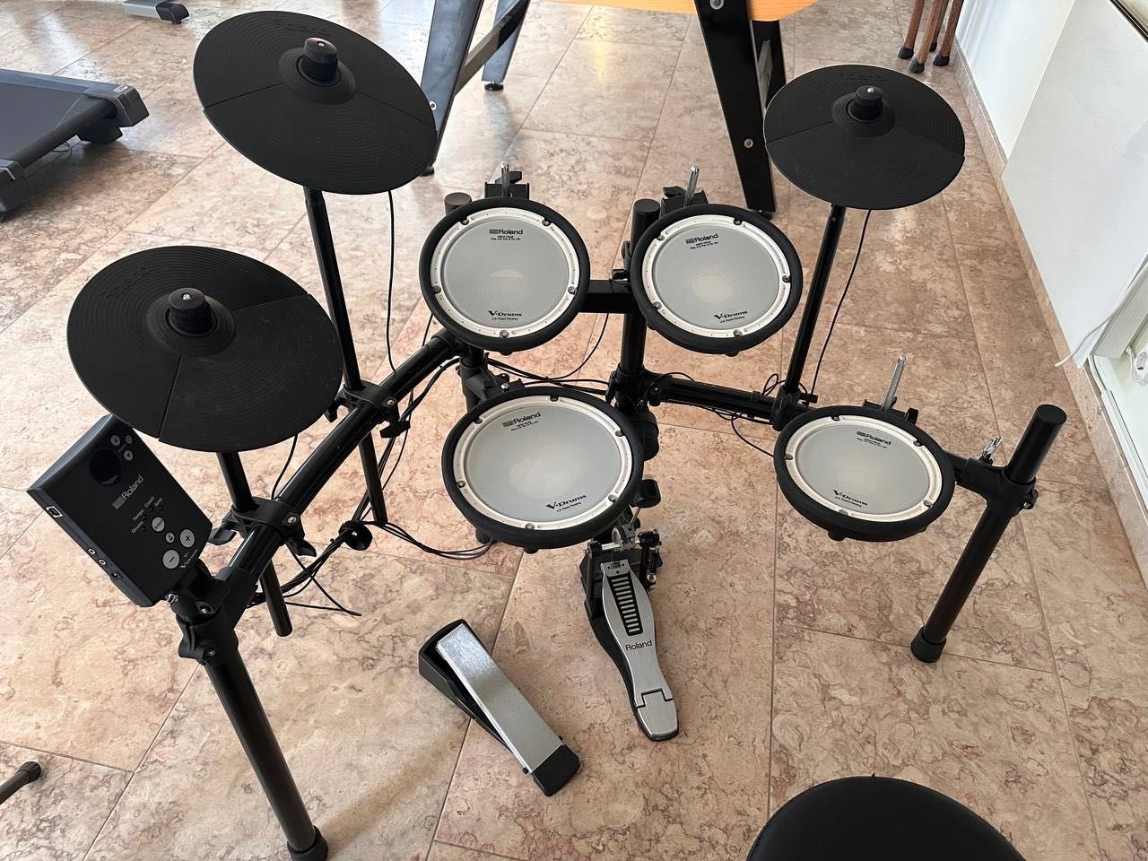 Bateria semi-nova com acessórios