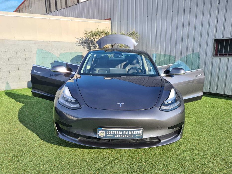 Tesla
Model 3 Standard Range Plus RWD
