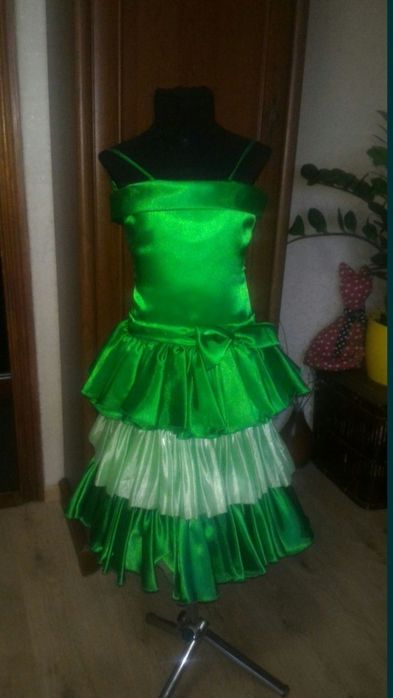 Прокат, продаж новорічних костюмів-ялинка,білочка,східна красуня та ін