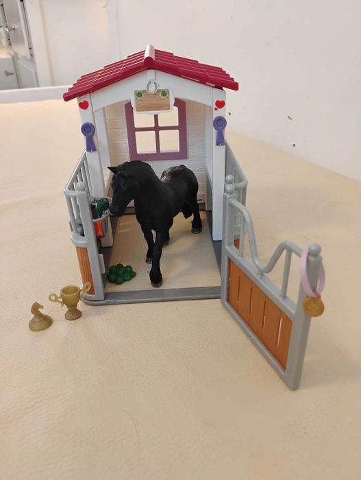 Schleich - box dla konia + figurka konia