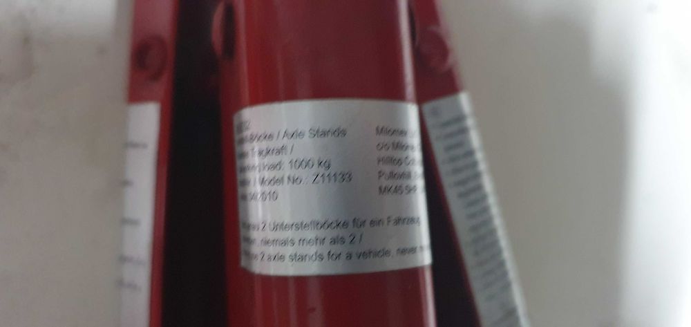 Suportes para colocar carro em suspensão