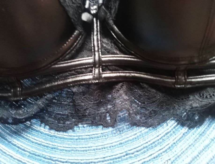 Бюстгальтер з еко шкіри сексі