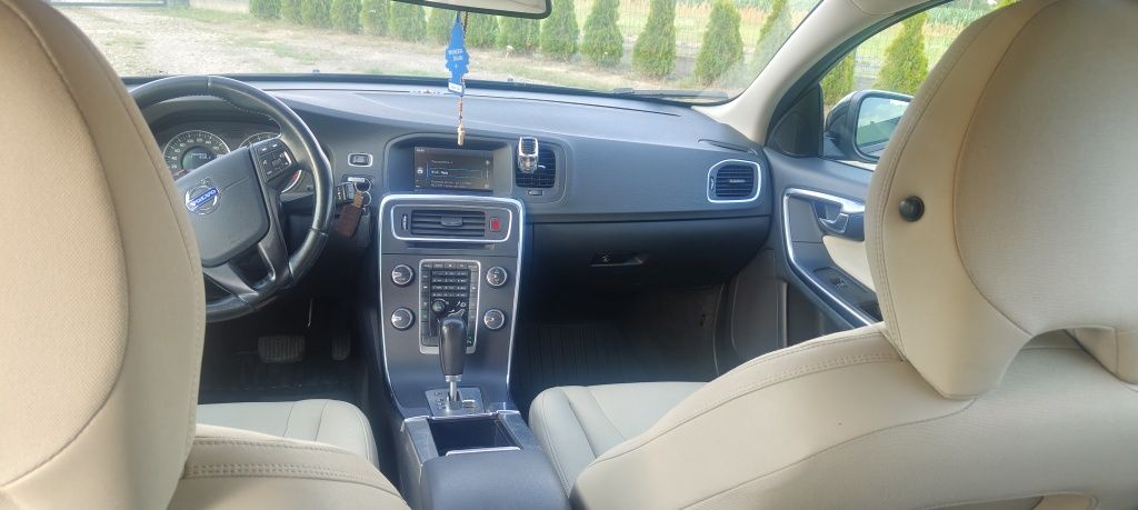 Volvo V60 2.0D 2011R