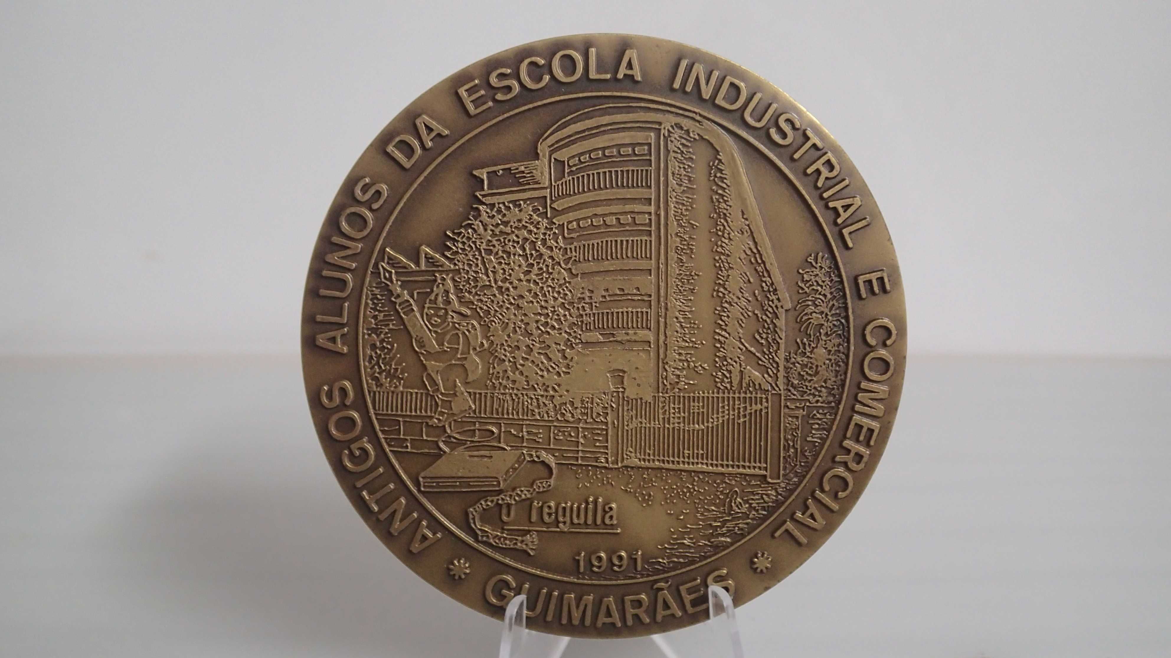 Medalha em Bronze dos antigos Alunos da Escola Industrial de Guimarães
