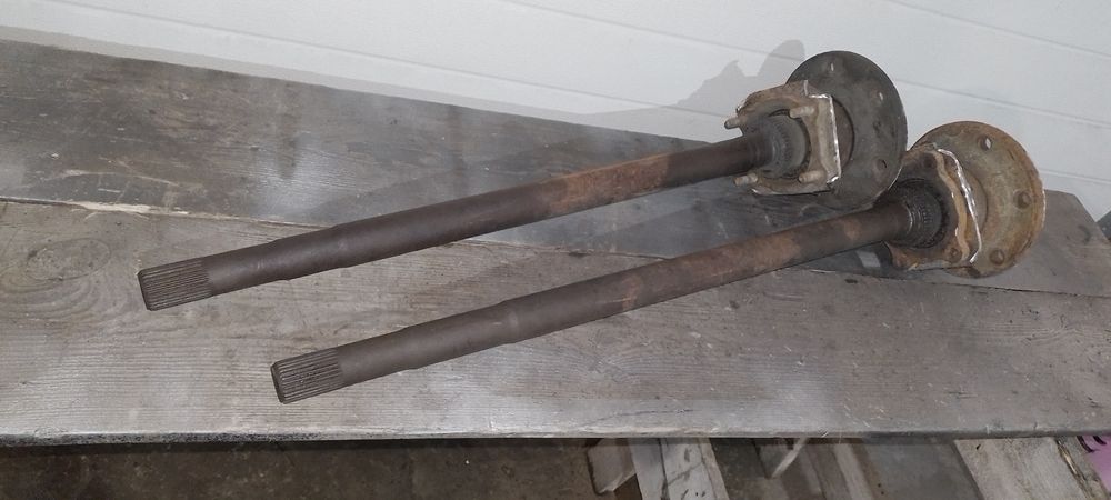 Полуосі заднього моста Міцубісі Л200  96-06 років