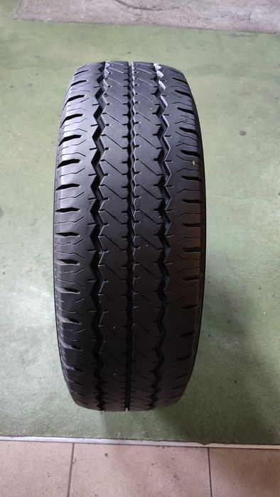 Opona pojedyncza 195 70 R15C 104 102R Hankook RA08 bieżnik 7,2mm