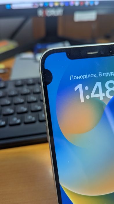 Iphone 12 white  64 gb newerlock