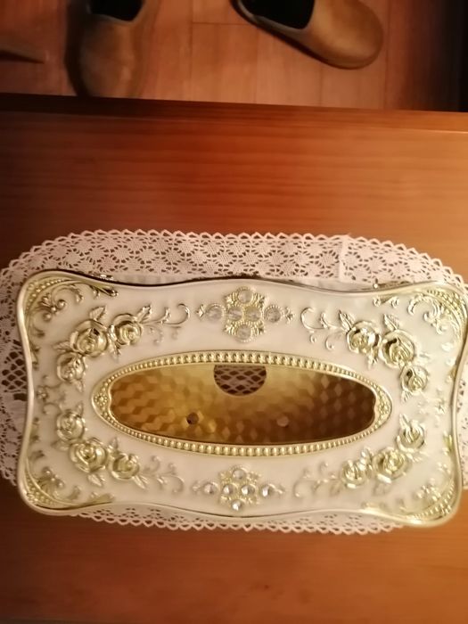 Caixa lindérrima em Acrílico dourada com um toque de luxo