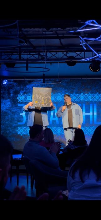 Картина з підписом Валерія Залужного